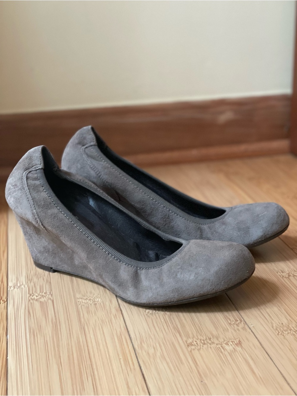 Exit Taupe Gray Suede Wedge Pumps Size IT 38
